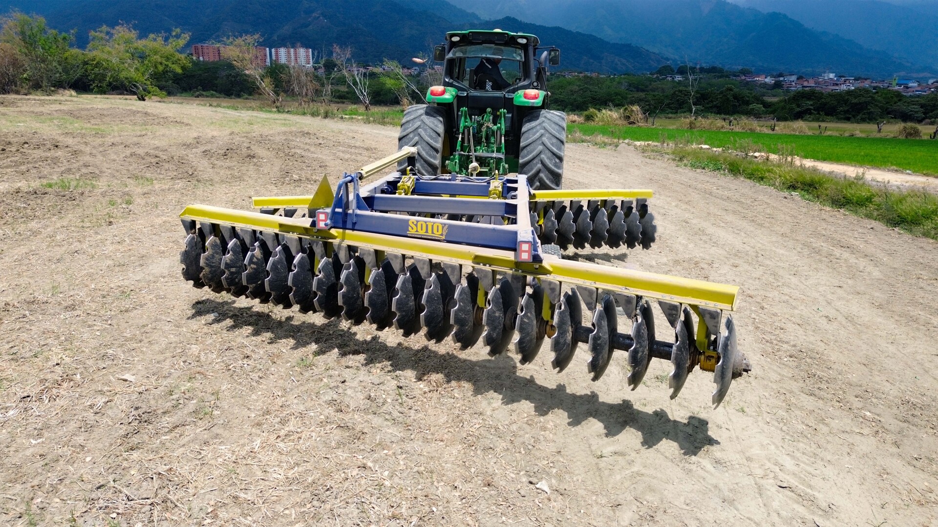 RASTRA ARADORA PESADA